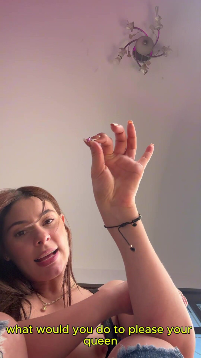 alejakink: My Pee Is a Reward