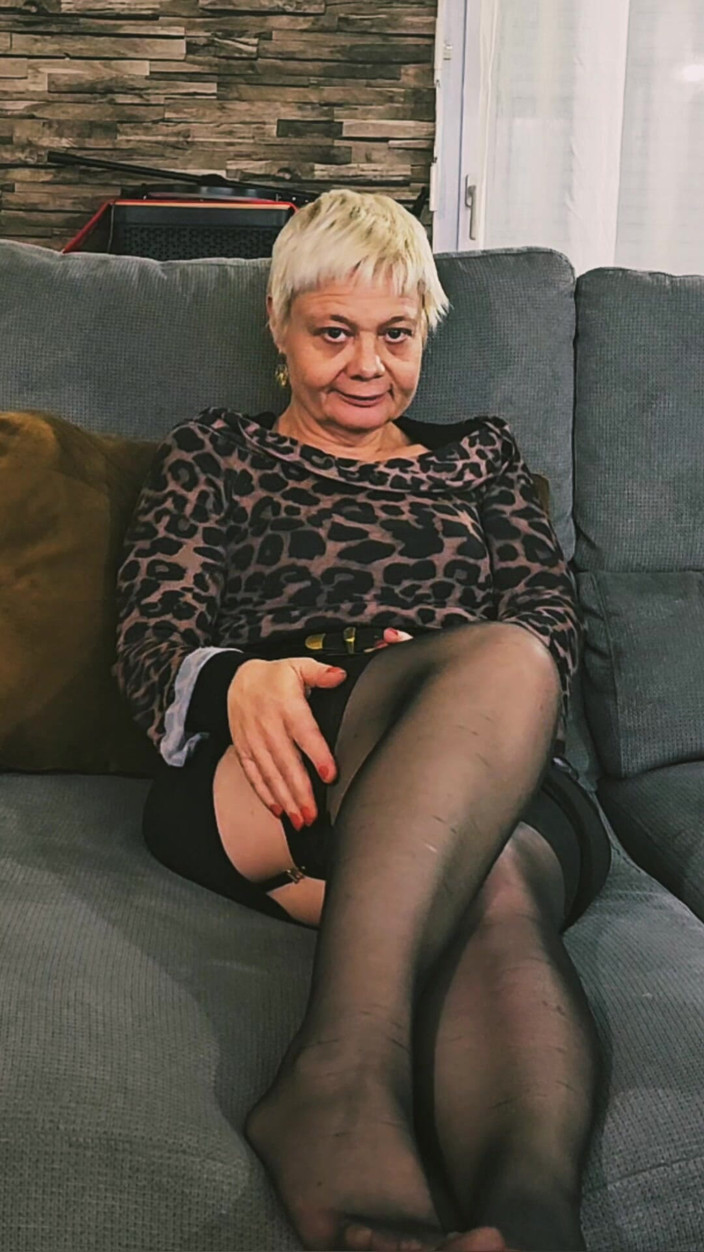 Sofy13: Hej, vill du ligga med en bra MILF