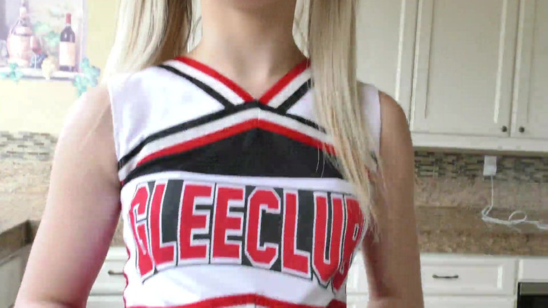 Perv Milfs n Teens: April Aniston beve sborra fuori dal suo cazzo come se...