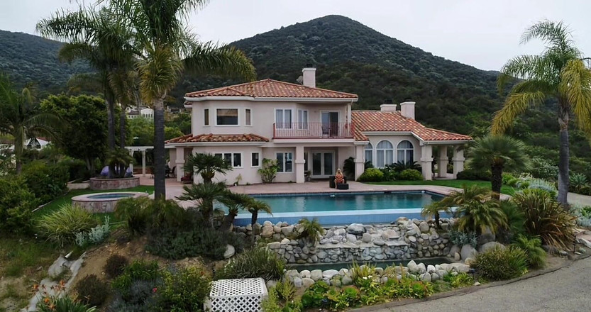 Reds Trans Stars: クイーンブリトニーケイドのドローンBTS