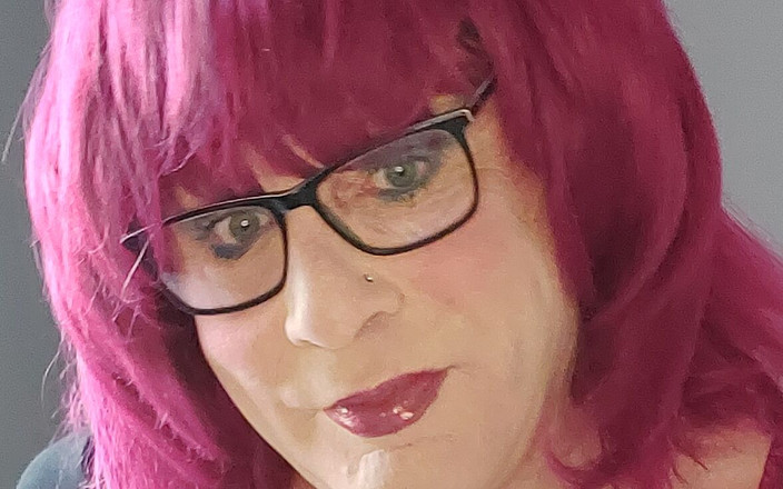 Juniperberi29: Дрочу в черной мини-юбке