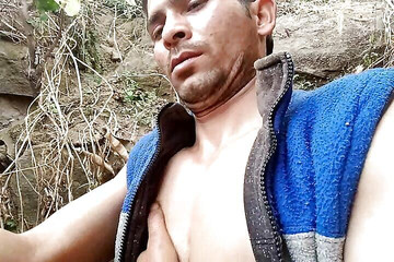 Gangbang straight: Plná nahá chcaní v tunelu