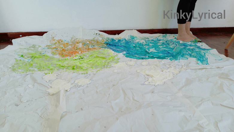 Kinky Lyrical: フットアート - 足で絵画を