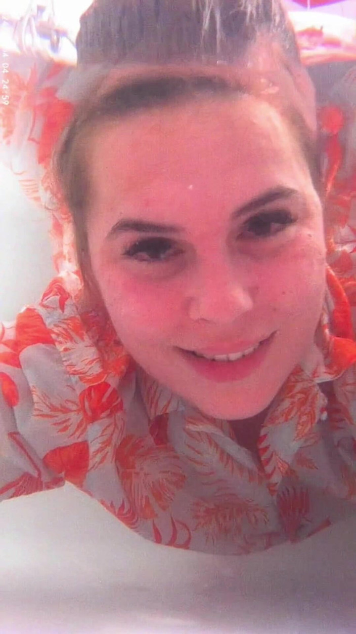 Sexy_Emeli: Breath Holding Underwater in Bathtub and Record with Waterproof Camera