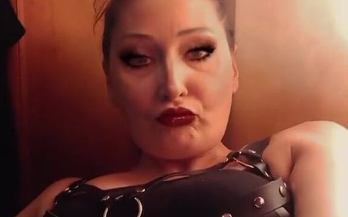 Dominatrix Redsonyja: Tik Tokovi sappen Ik ga slapen en zie je live...