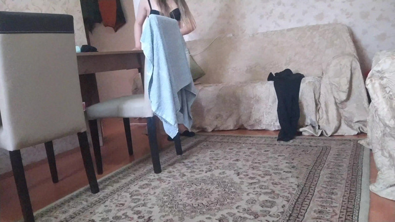 Teen and Milf Female Sex: Mijn vriendin komt naar mijn slaapkamer en we neuken