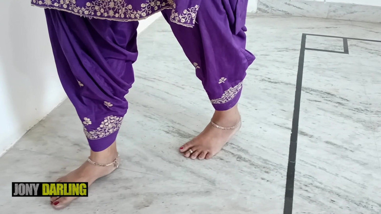 Jony Darling: Naga macocha nosić pendżabski garnitur i tańczyć na pakistańskiej piosence...