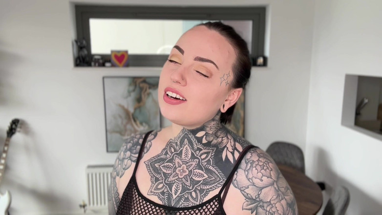 Miss Valentina: 把婊子扔掉