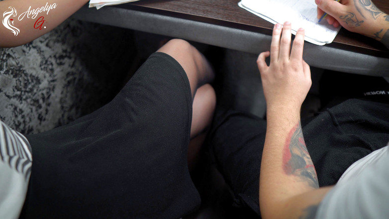 AnGelya G: Přišla jsem udělat domácí úkoly, musela jsem ho vyhonit! Stříkání na...