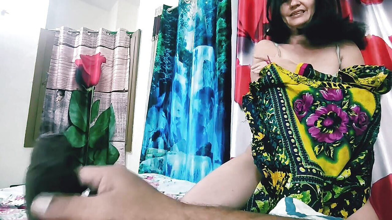 Bolly Karma: 自然的性感宝贝超级惊人的行为