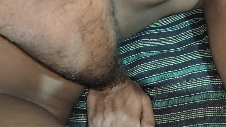 Renu di: 淫荡的印度性感人妻被她的小鲜肉干