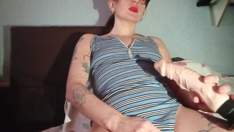 HellENXxOo: 섹스를 원하는 발정난 소녀