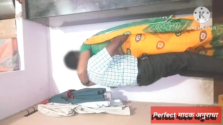 Hemant: 真正情侣的热辣性爱。舔她美味的阴户直到她高潮