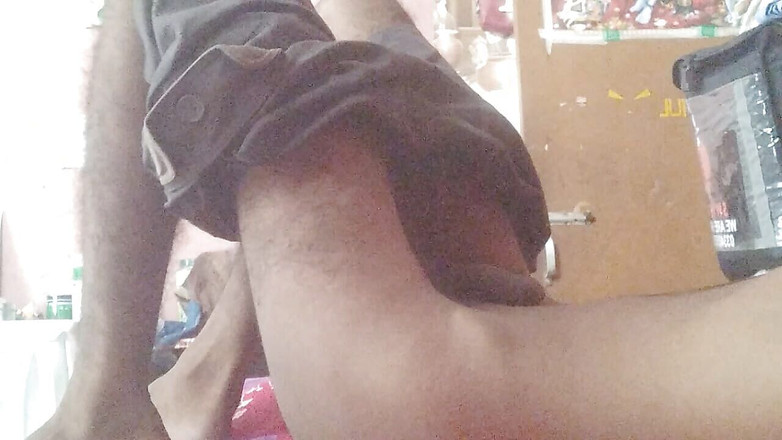 Kissing hub studio: 操我的大靴子继妹惊人的打手枪想象我的头脑