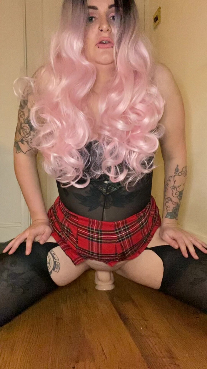 EeveeXo: Eevee essaye de baiser sa nouvelle bite de 8 pouces