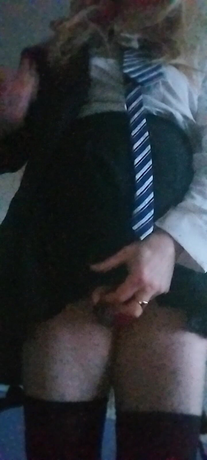 Cindy Belfast: College flicka Cindy kommer i uniform