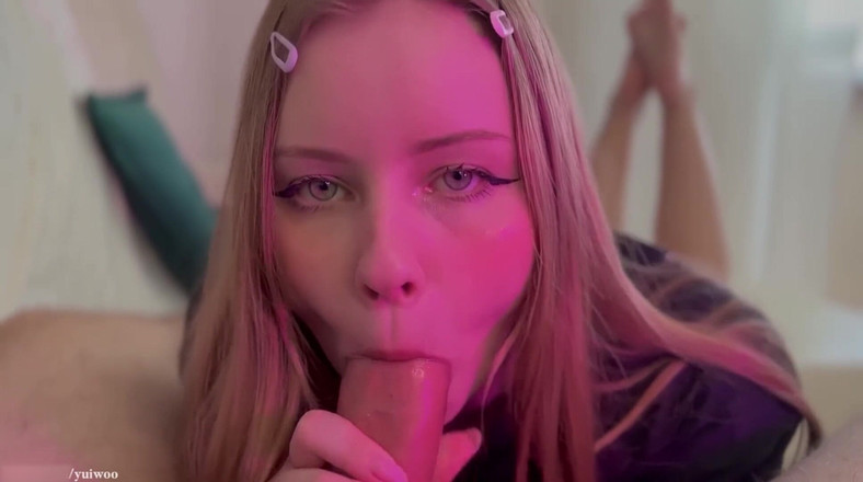 Yuiwoo: Muncrat di wajah siswi imut