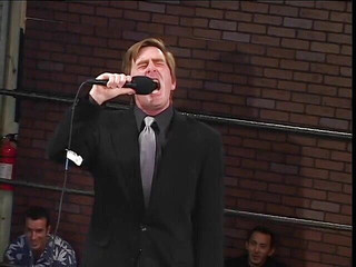 Oral Sluts: Kontol berjejer di sekitar blok untuk mulutnya