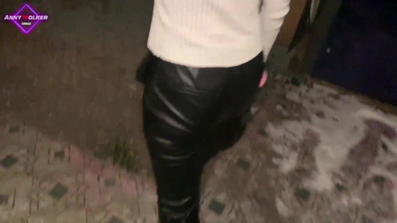 Anny Walker: Teens Have Sex During a Party