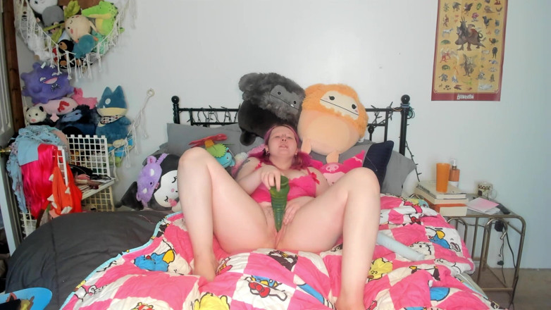 Lori Critter: Intense Fantasy Dildo Orgasms