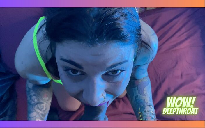 EmmaInkTrans: ¡Wow! Garganta profunda, me chuparon, me corrí y me sacaron...