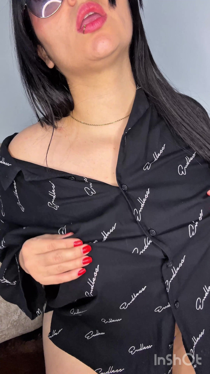kaithsaumeth: Sexy Colombian Seduces You