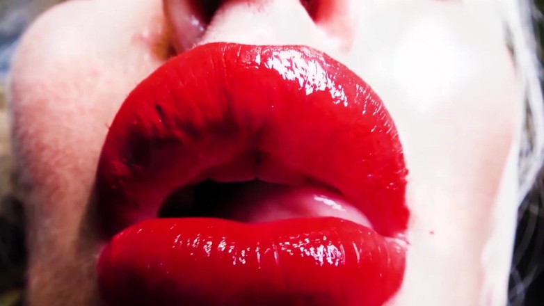 Goddess Celine: Mushy Kisses Domme