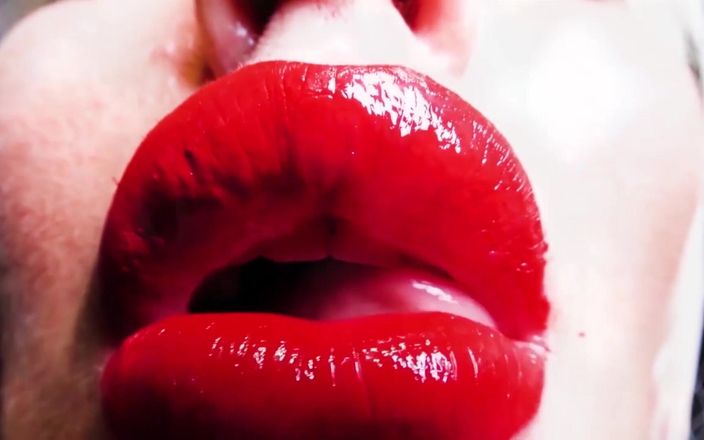 Goddess Celine: Mushy Kisses Domme