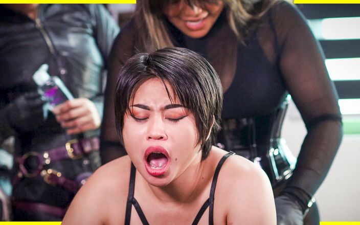 DominaFireOfficial: Dominafire și Astrodomina se fute cu vibratorul legat cu Salome Salvi