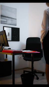 Aksi hot lesbian valentina nappi dan cherry kiss di kantor