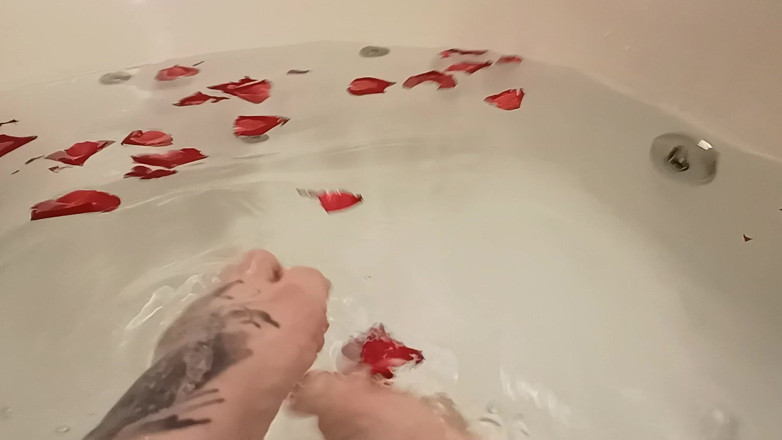 Mel Fire: Spa des pieds avec écrasement de rose