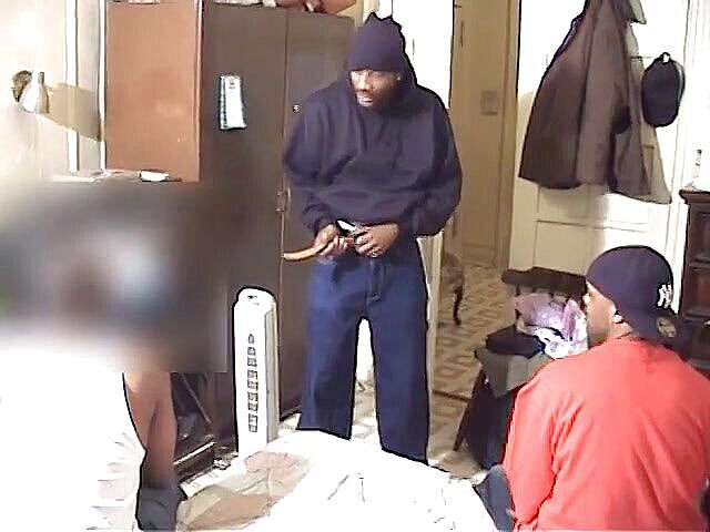 Gays Case: Czarny bandyta ssie kutasa podczas uzyskiwania głowy