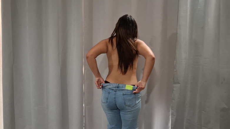 SugarPose: Chloe Bugil Dan Berpose Di Depan Kamera