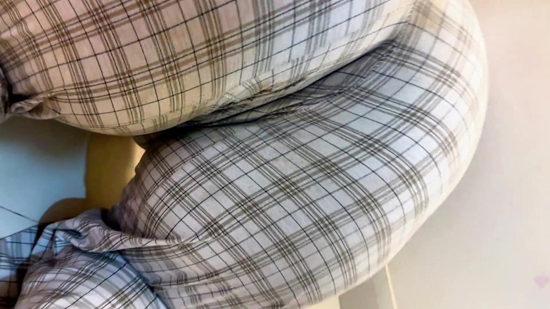 Aria Mia: Big Round Ass Muzułmańska seksowna macocha utknęła w stole do...