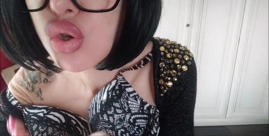 savannahamatoriale: Striptease foarte sexy cu Chantal Channel