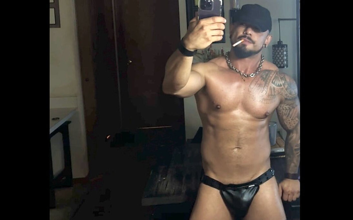 Reds and Muscles: да.. Я обожаю показываться для тебя, ребята, спасибо за всю любовь и поддержку