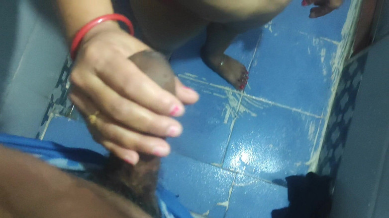 Hemant sarita: Desi Stepmom Fuck in Bathroom Stepson