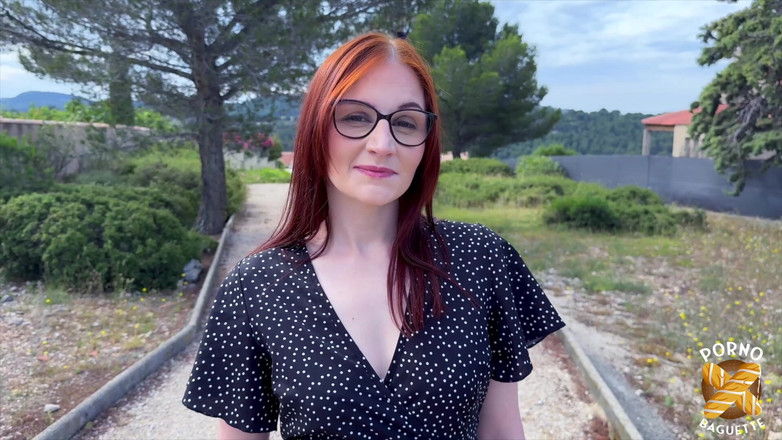 Porno Baguette: ゴージャスな赤毛のラヴィアナは、彼女を犯すために2つのペニスを望んでいます