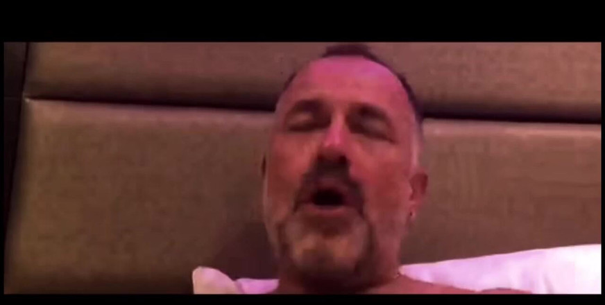 Daddybearvlc: Troppo caldo per Tik Tok