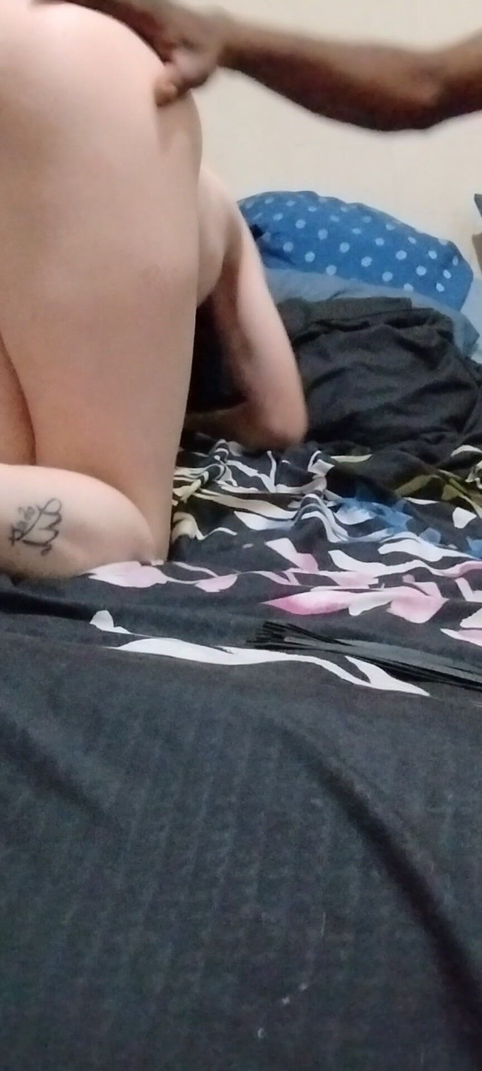 MariaModesto: 흑누나의 젖탱이를 빨아주는 마누라