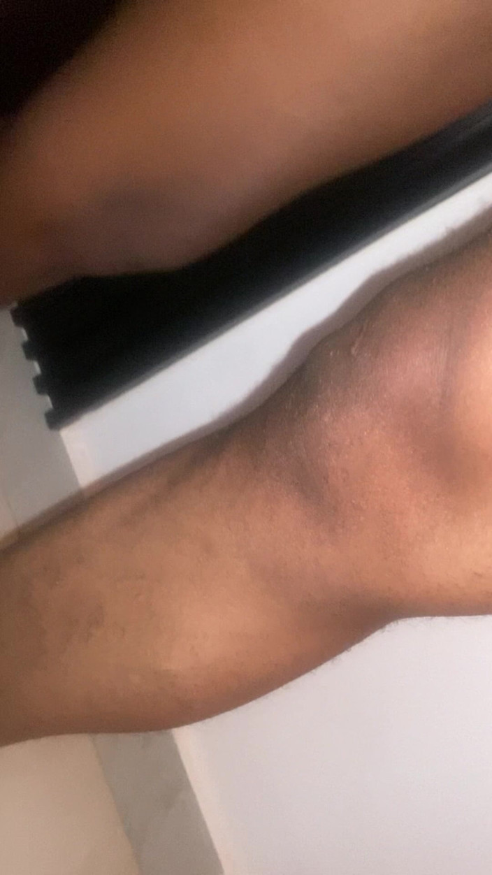 DivaHouz: Calda ragazza ebano 18 gioca con un cazzone nero e poi...