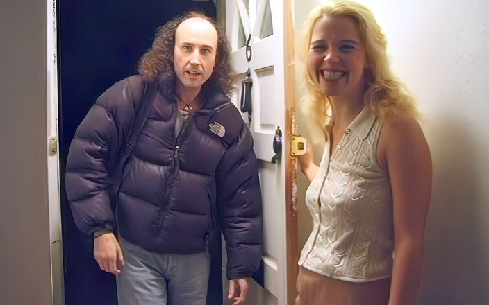 Real Sex Pass: हॉट सुनहरे बालों वाली शौकिया चोदने लायक मम्मी की किचन में फोटो खिंचवाई