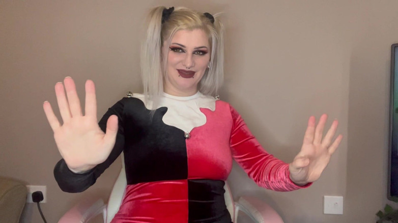 EeveeXo: Try Not to Burp Challenge Harley Quinn Cosplay