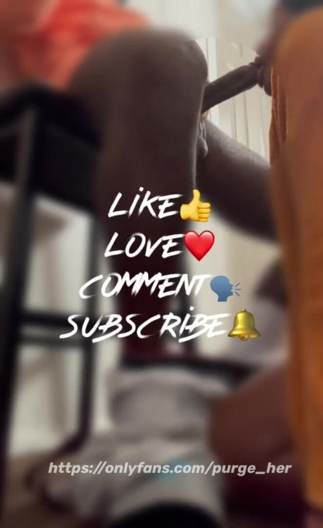 Purge_her: Si Dia menyuruh saya duduk dan menyebat batang saya keluar...