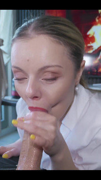 I Love Sucking Cock & Getting Showered With Cum 