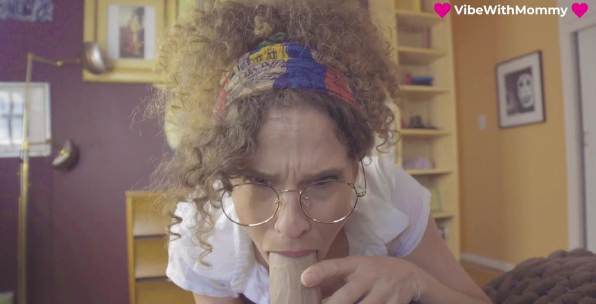 VibeWithMommy: Перший монструозний член подруги для всіх моїх членів, моя дівчина на вечірці на Хеллоуїн і закінчує тим, що з'їдає деякого чувака.