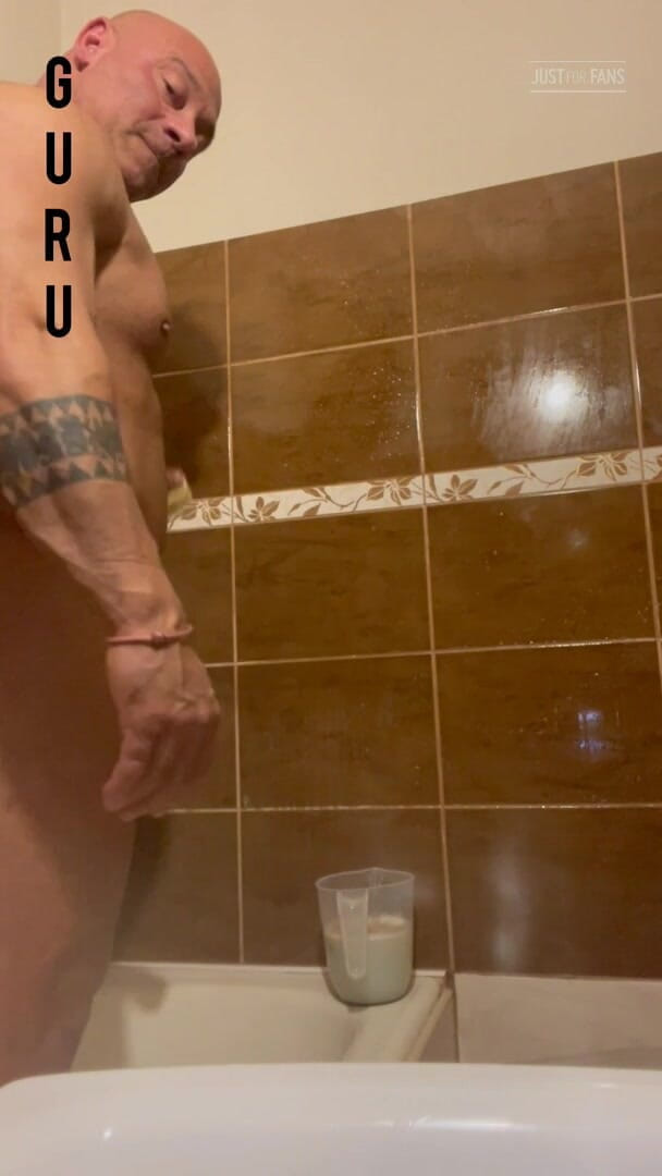 Mr. Guru: Just Some Haus Work.off Course in Badroom When Im Naked.shower...