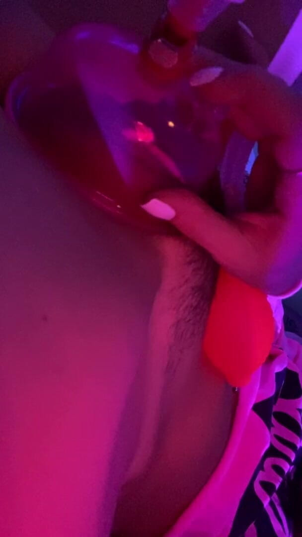 TheRealKittyD: Bomba de coño por primera vez