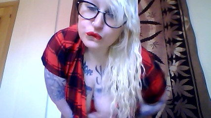 Estrella Steam: Dalam Tayangan Bermain Dengan Tetek Saya