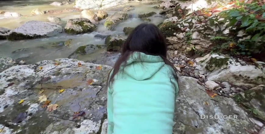 Dis Diger: Follada linda chica guía en la cascada. Sexo extremo en...